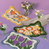 Flauschiger Teppich mit unregelmäßigem Blumenakzent